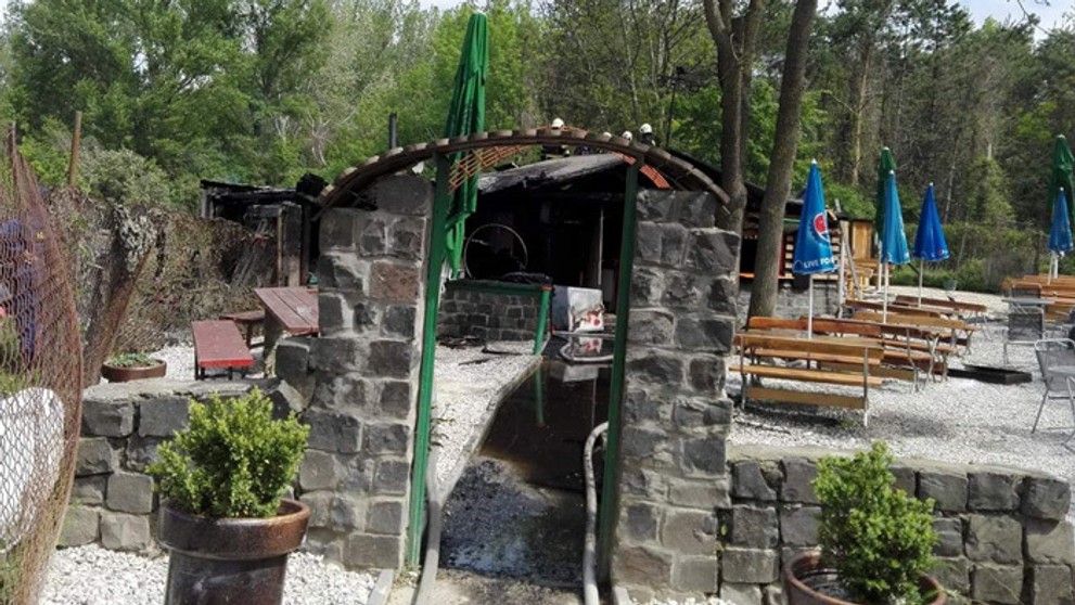 Známy bufet na hrádzi v Podunajských Biskupiciach vyhorel.