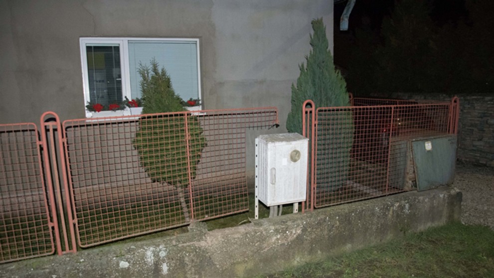 Dom, pred ktorým prepadli taxikára v Želiezovciach.