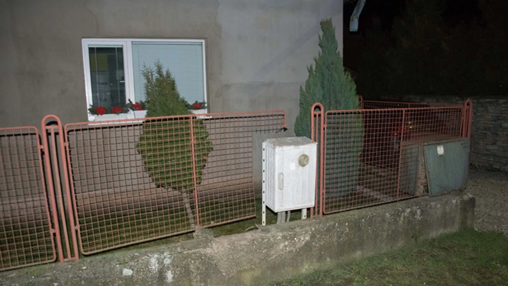 Dom, pred ktorým prepadli taxikára v Želiezovciach.