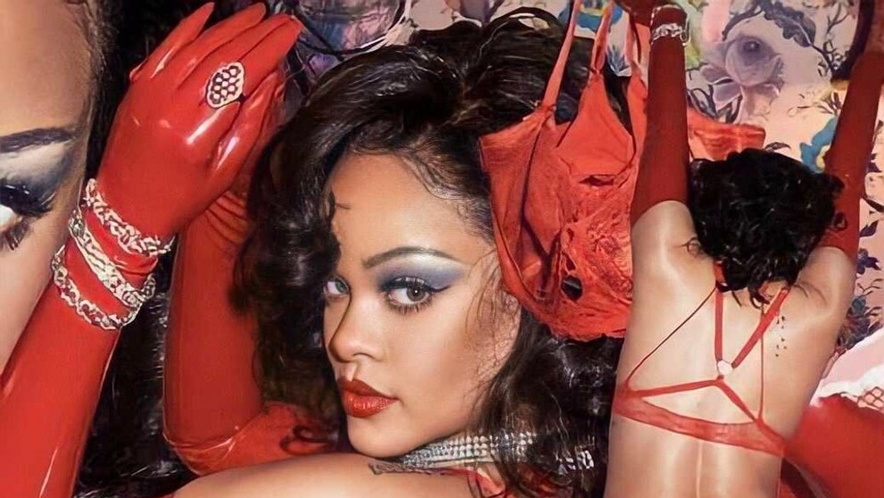 Spoznávate známu brunetku?