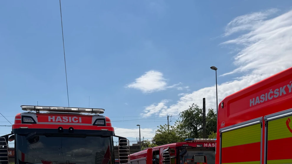 Zrážka električky s autobusom v Prahe.