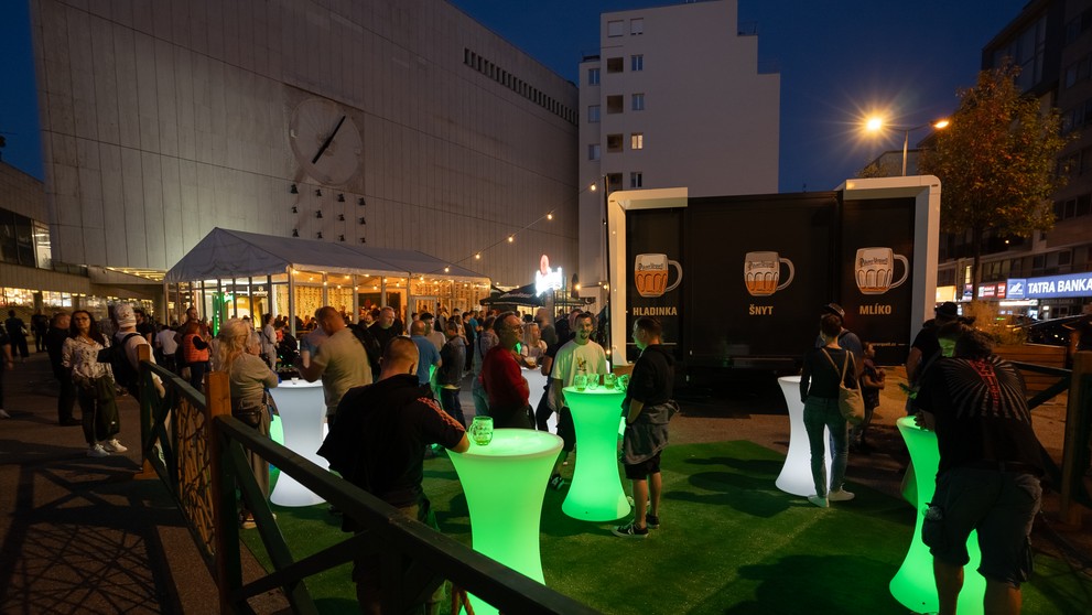 Pilsner Urquell na Bielej noci.