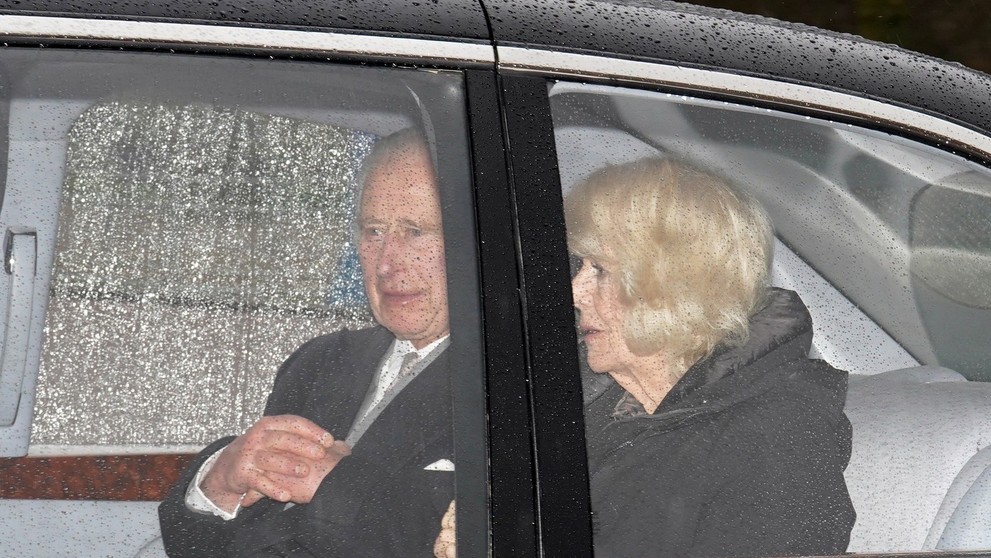 Kráľ Karol III. sa vrátil do Londýna, aby pokračoval v liečbe