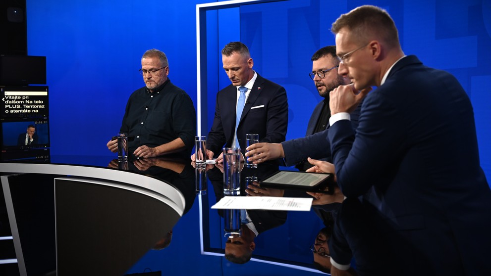 Na telo PLUS s Petrom Krajčírovičom, Martinom Královičom a Radovanom Bránikom.