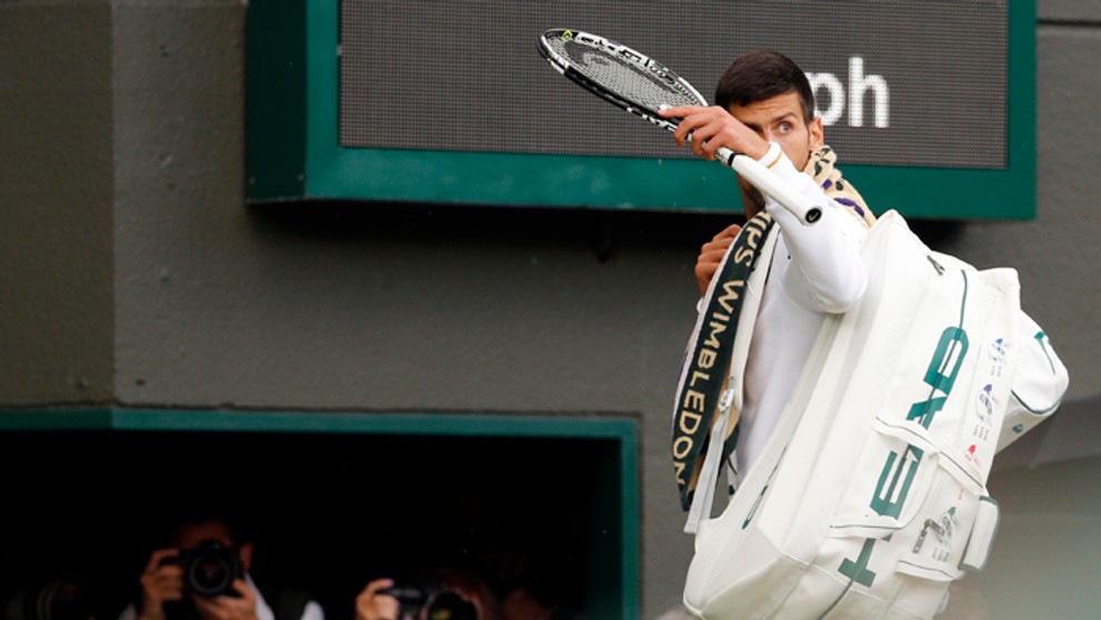 Novak Djokovič odchádza z Wimbledonu.