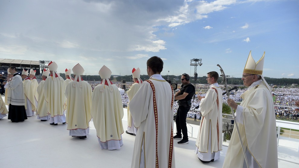 Pápeža Františka si na omšu pod otvoreným nebom prišli vypočuť skoro dva milióny ľudí