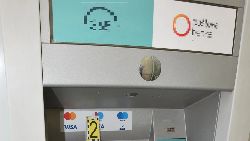 Bankomat v obci Ladce opäť vykradli.