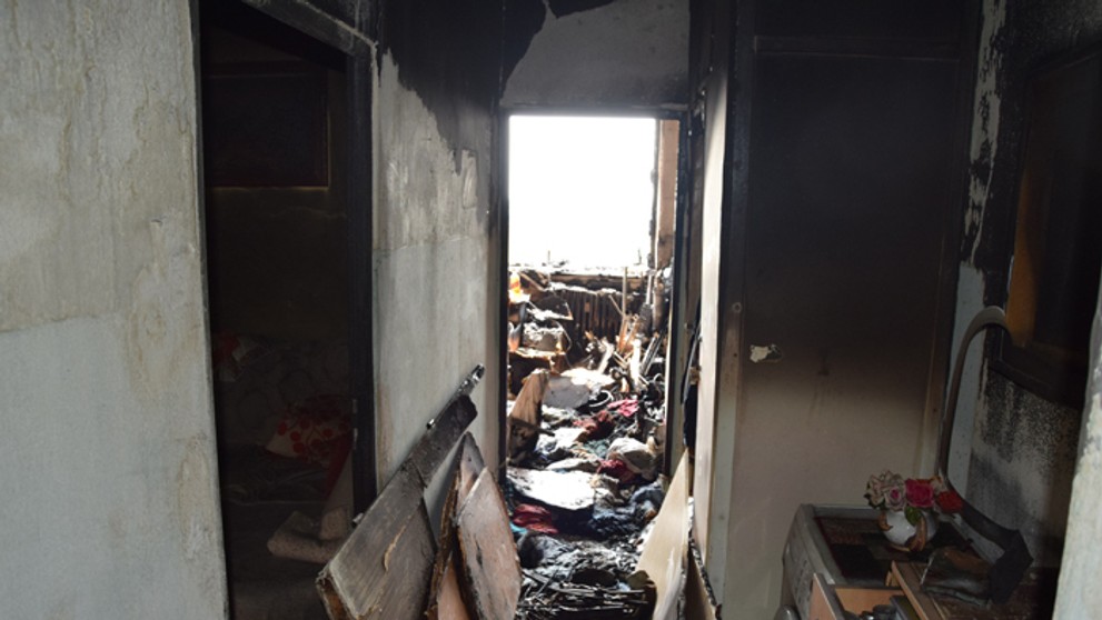 Interiér vyhoreného bytu v Rači.