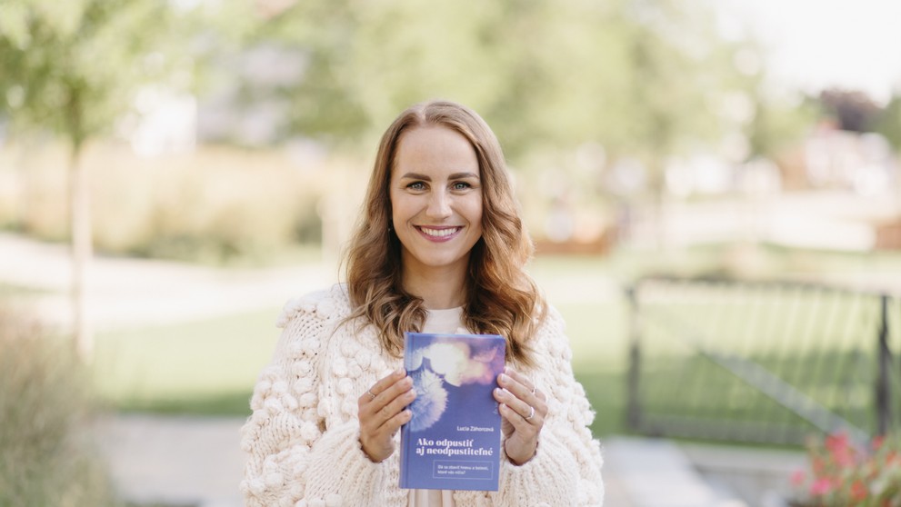 Publikácia Lucie Záhorcovej, Ako odpustiť aj neodpustiteľné, je výsledkom jej niekoľkoročnej praxe a výskumu. 