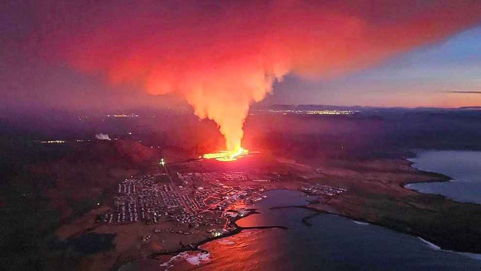Erupcia v Grindavíku. 