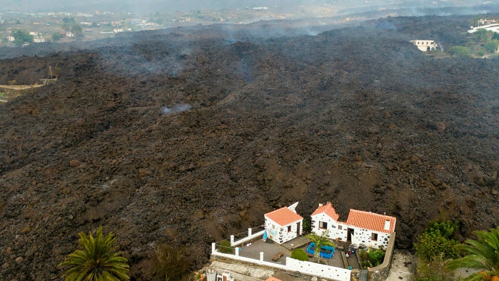 Láva pohlcuje domy na ostrove La Palma