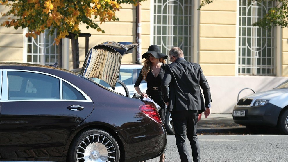 Andrea Verešová s Danielom Volopichom na pohrebe Jana Kočku ml.