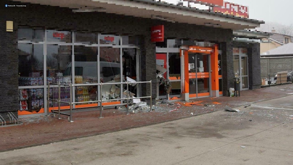 Polícia zadržala bankomatovú mafiu, ktorá v januári vykradla bankomat