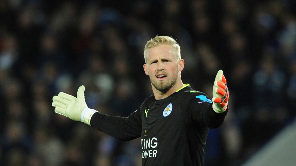 Gólman Leicestru Kasper Schmeichel reaguje v odvete štvrťfinále LM proti Atléticu.