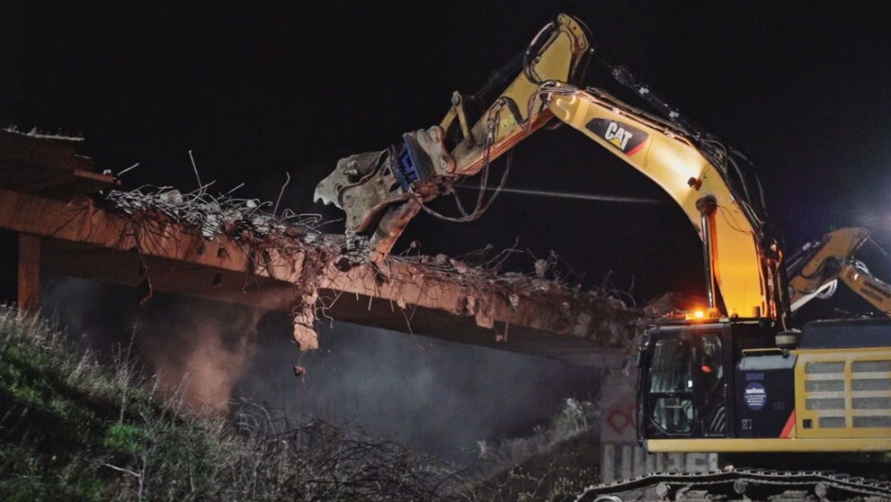 Búranie mosta na D1.