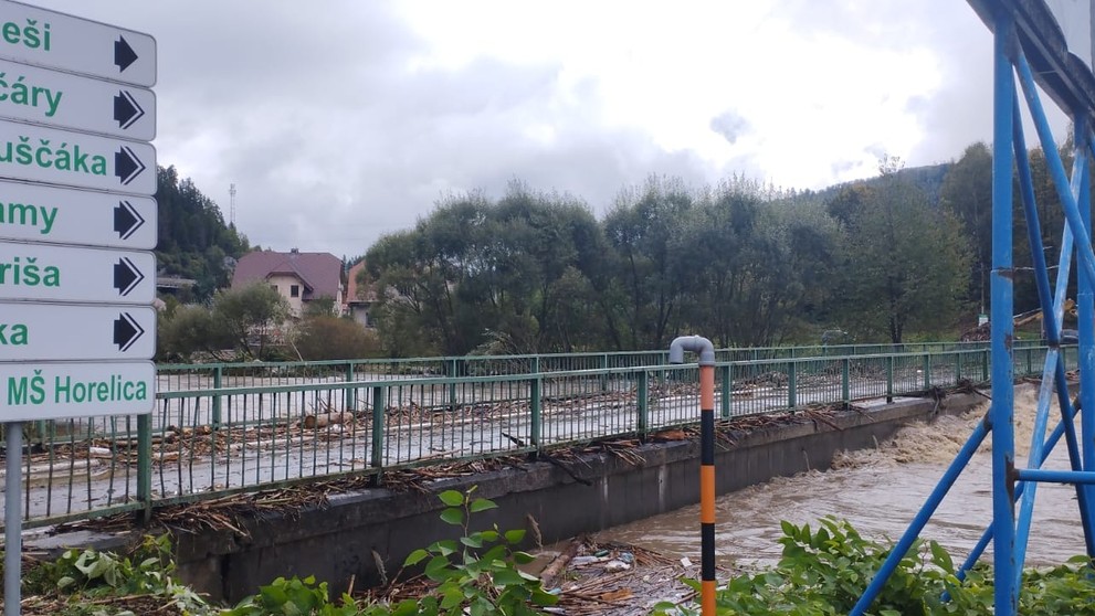 Rozbúrená rieka v čadčianskej časti Horelica.