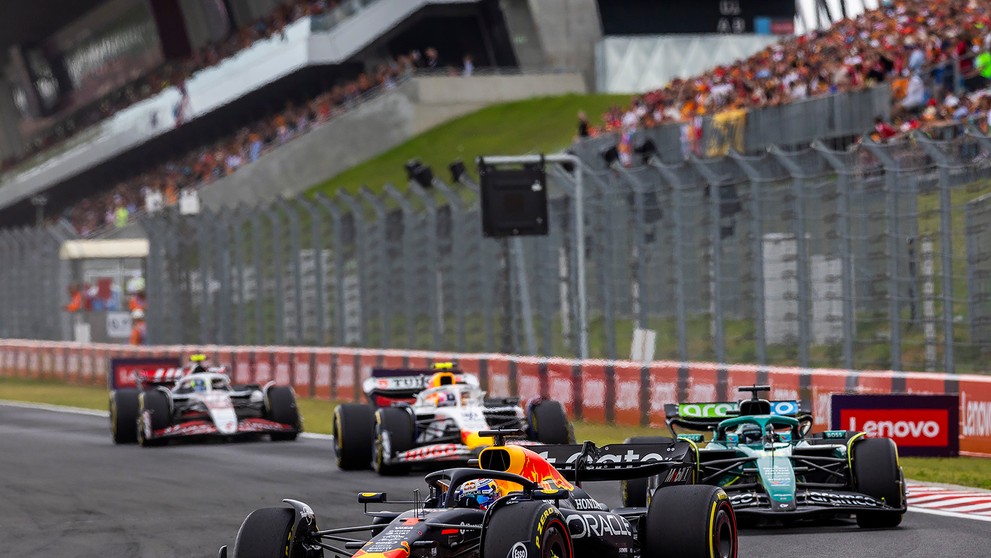 Max Verstappen na Red Bulle na trati VC Maďarska.