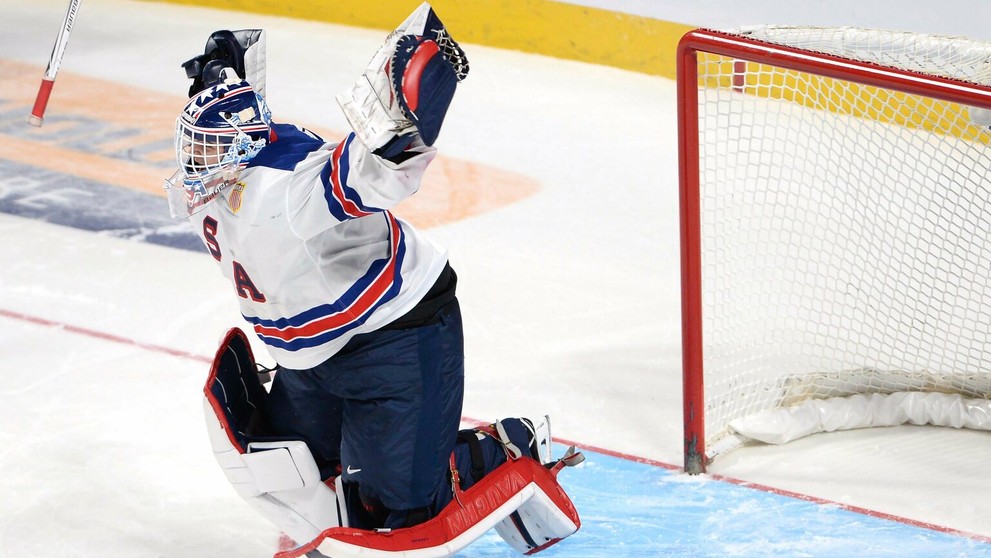 Američan Tyler Parsons oslavuje titul majstra sveta po rozhodujúcom nájazde.