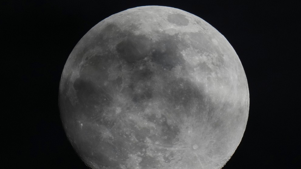 Novembrový superspln