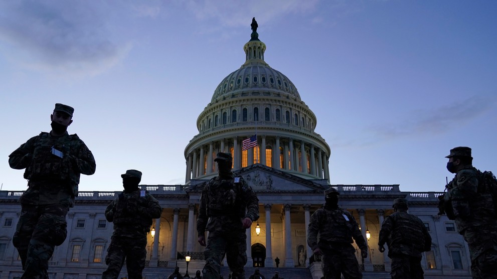 Na ochranu Kapitolu nasadili 25-tisíc vojakov z Národnej gardy.