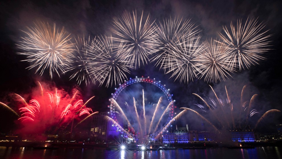 Ľudia počas novoročných osláv na Times Square v New Yorku.