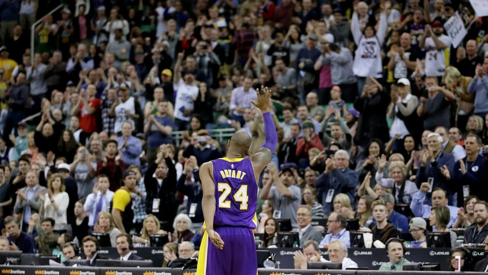 Správa o smrti rozplakala aj Tysona Chandlera z Houston Rockets.
