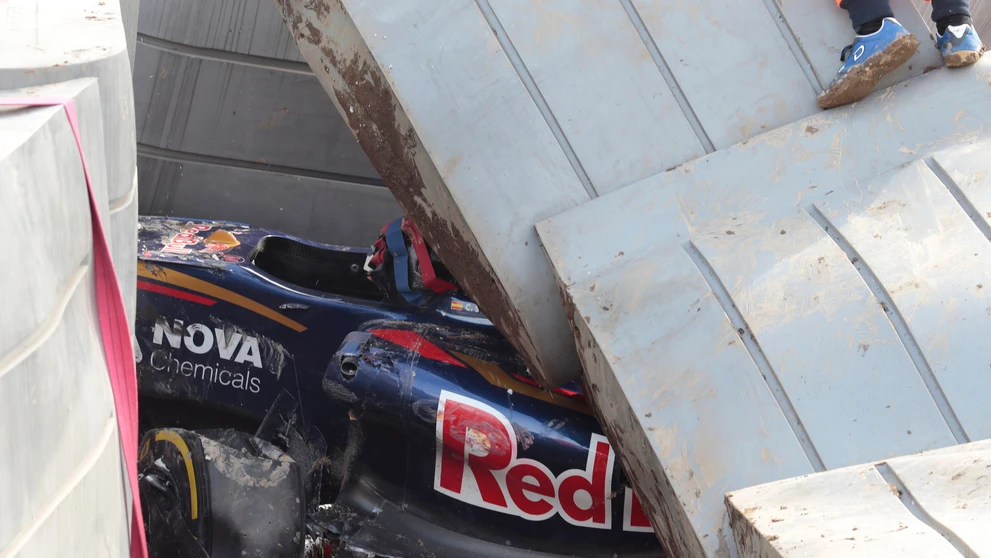Carlos Sainz havaroval na tréningu.