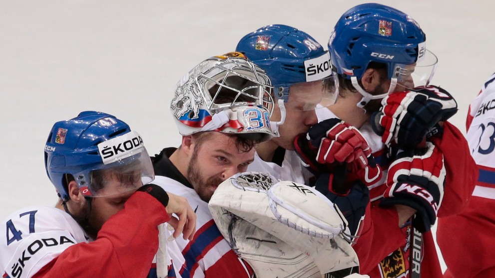 Sklamanie na tvárach českých hokejistov po prehre 1:2 nad výberom USA po samostatných nájazdoch vo štvrťfinále MS v Rusku.