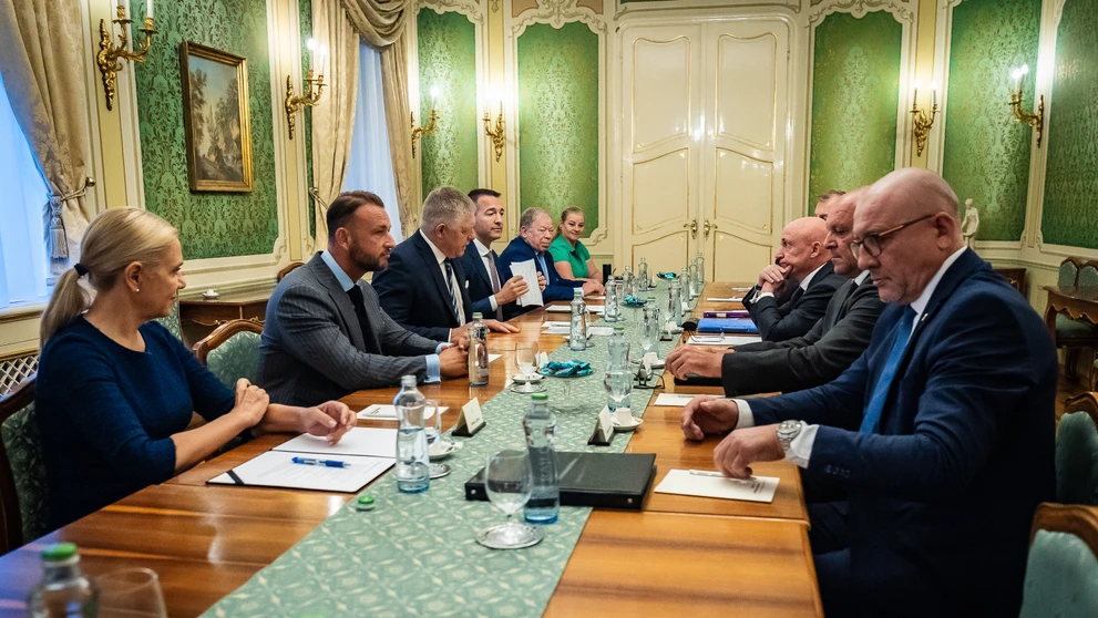 Premiér Fico preberá iniciatívu pri jadrovej elektrárni. Stretol sa s akcionármi.