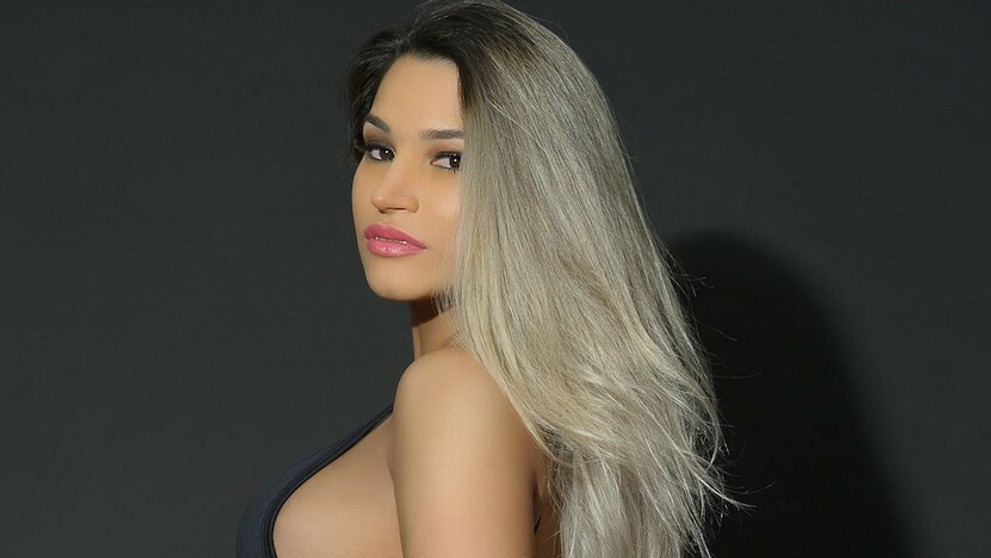 Finalistka Miss Bum Bum Raissa