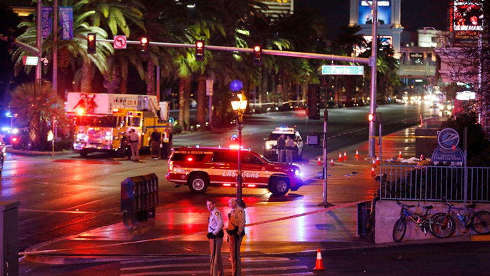 Pri nehode v Las Vegas zomrel jeden človek, ďalších 37 je zranených.