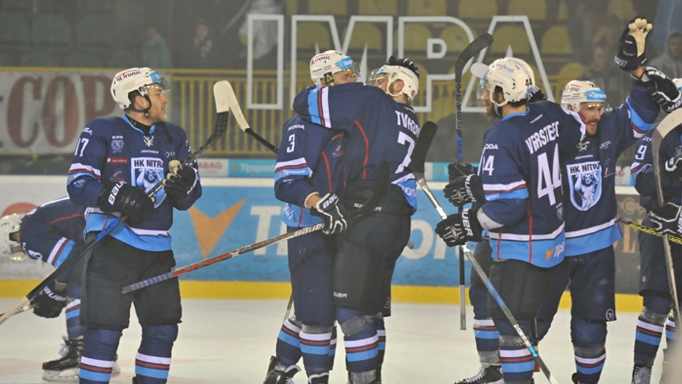 Radosť nitrianských hokejistov po postupe do finále hokejovej Tipsport ligy.