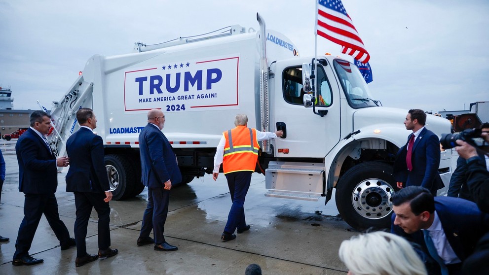 Donald Trump sa zahral na smetiara.