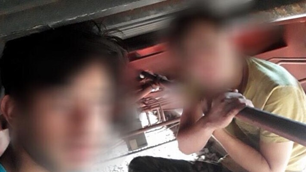 Zničená svadobná miestnosť po explózii.