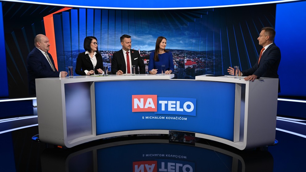 Na telo s J. Bittó Cigánikovou, S. Migaľom, R. Huliakom a M. Holečkovou.