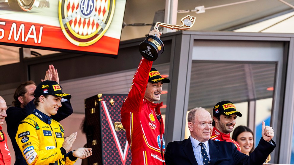 Monačan Charles Leclerc sa premiérovo tešil z triumfu na domácej veľkej cene.