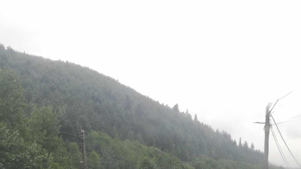 Odpad zo skládky berie dažďová voda.