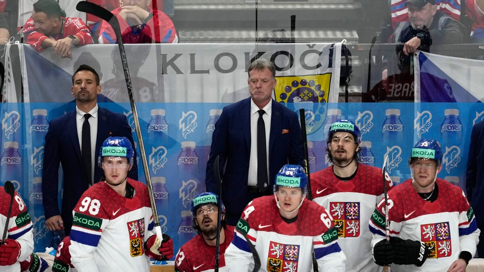 Česká striedačka počas finále majstrovstiev sveta v hokeji 2024