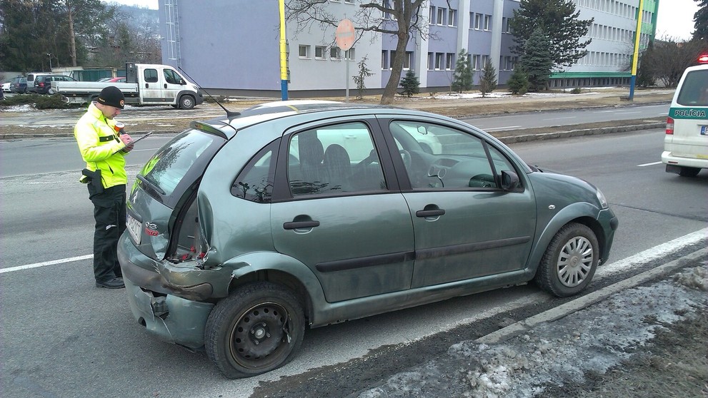 V Prešove sa zrazili dve autá. V jednom sedela opitá dcéra, v druhom jej opitá matka