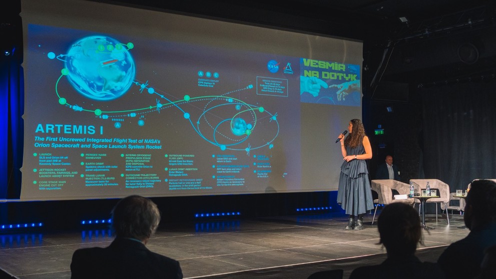 Nicole počas svojho pôsobenia v Európskej vesmírnej agentúre (ESA) pracovala na vývoji simulácie lunárnej dedinky. 