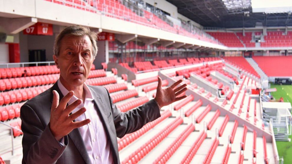 Predseda predstavenstva investora City - Arena Pavol Adamec počas predstavovaní priestorov novej futbalovej arény.