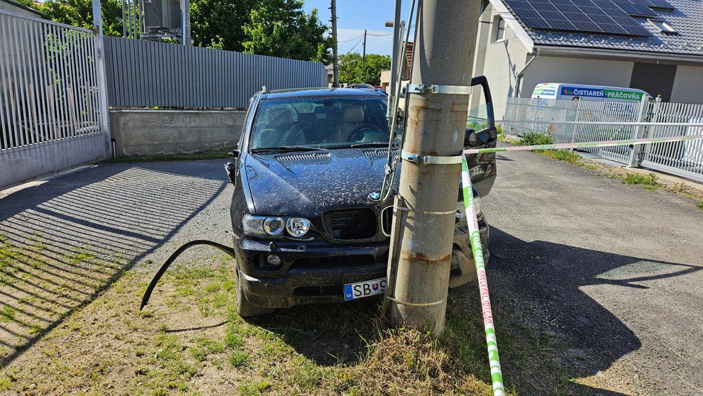 Auto Sabinovčana (59) zadržali v bočnej uličke v Sabinove.