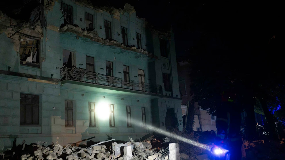 Zničená budova po ruskom útoku v meste Odesa.