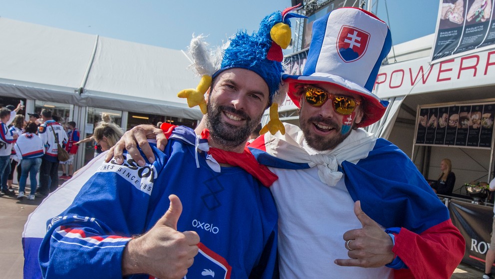 Sprava slovenský a francúzsky fanúšik pred zápasom na MS 2018.