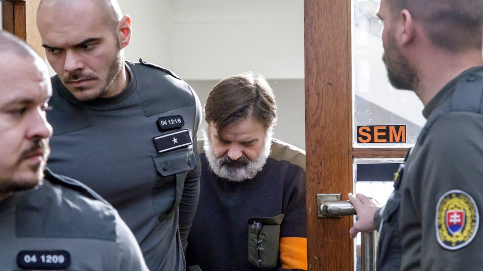 Dušan Dědeček zostáva stíhaný vo väzbe. V stredu 25.1.2023 o tom na neverejnom zasadnutí rozhodol sudca pre prípravné konanie Okresného súdu Bratislava I.