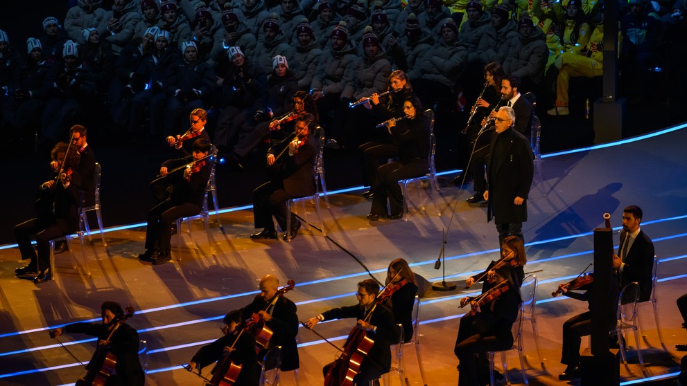 Na snímke spevák Andrea Bocelli počas otváracieho ceremoniálu.