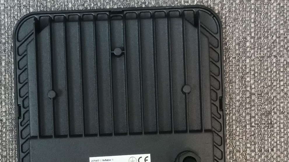 Nebezpečný LED reflektor.