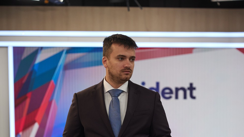 Prípravy na volebnú noc s Adelom Ghannamom.