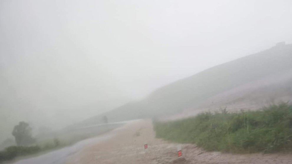 Cesta medzi mestom Spišské Vlachy a obcou Bystrany po daždi.