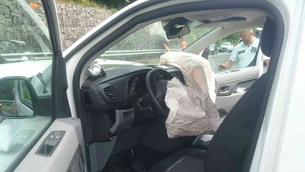 Autá boli po náraze zničené